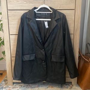 Black faux leather oversized jacket - SIZE 4 - pretty little thing